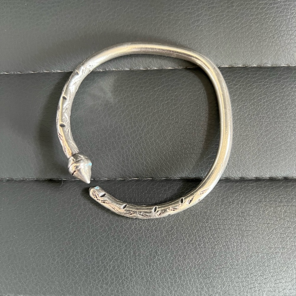 UNISEX SILVER BANGLE